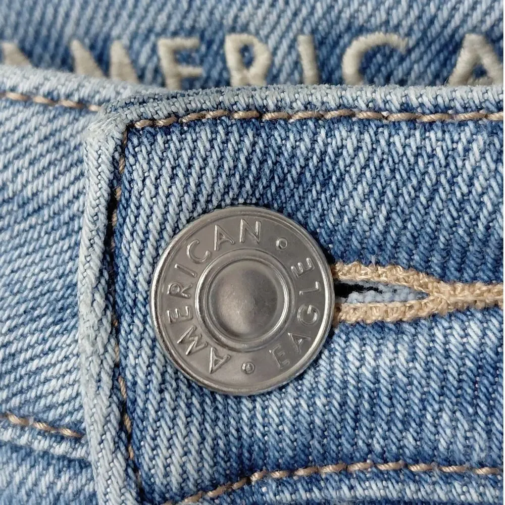 American Eagle Mom Straight Distressed Light Wash Jeans Women Size 00
